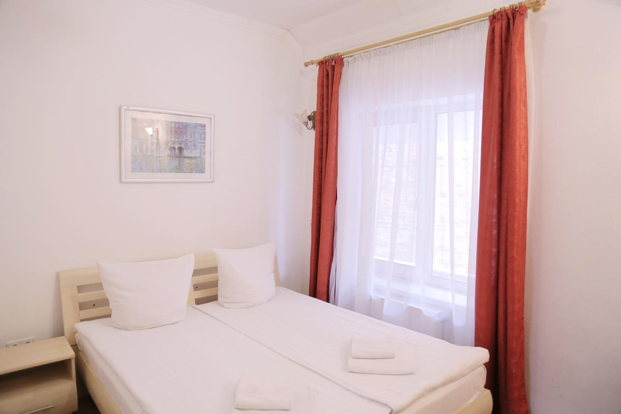 Gracia Hotel Berehove  Exterior photo